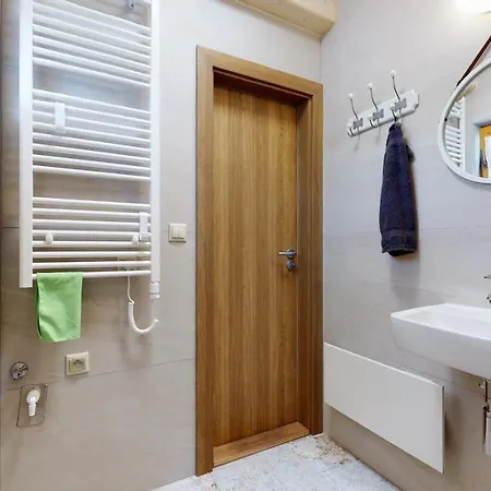 Pri Jazere * Lestiny